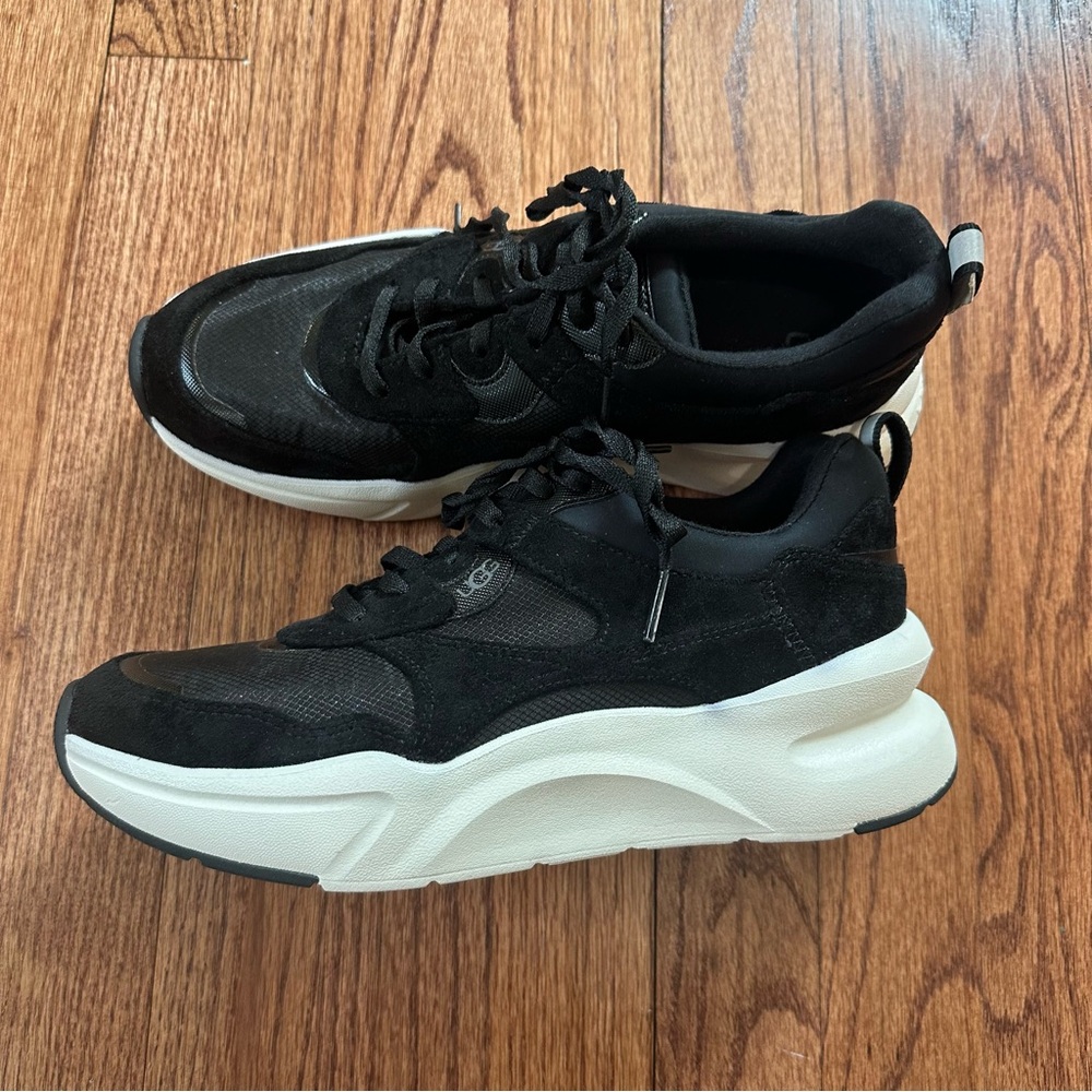 UGG LA HILLS Logo Black & Cream Sneakers